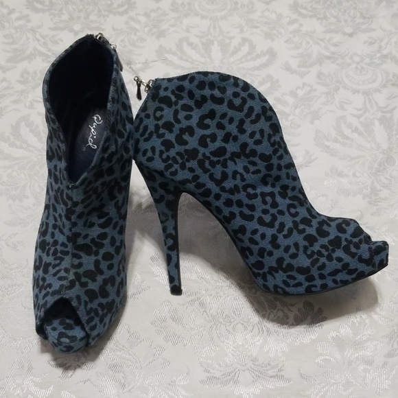 Qupid Shoes - NWT Funky Denim Booties